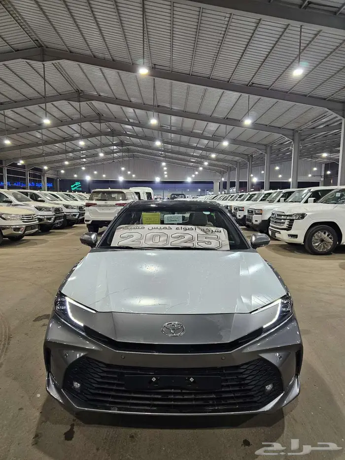 تويوتا كامري هايبرد LE هايبرد بانوراما 2025 0
