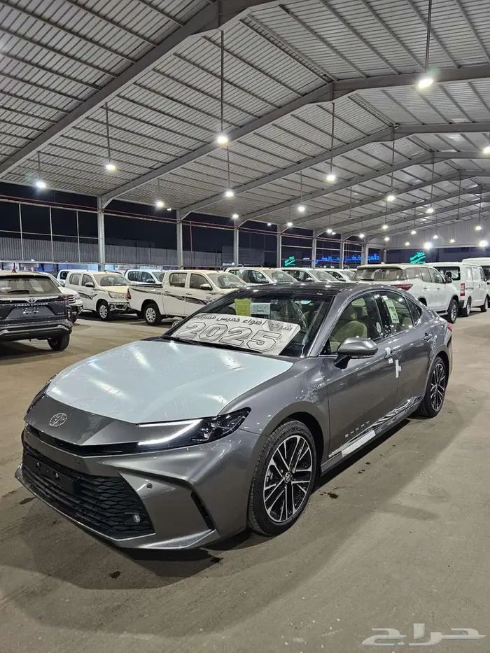 تويوتا كامري هايبرد LE هايبرد بانوراما 2025 10
