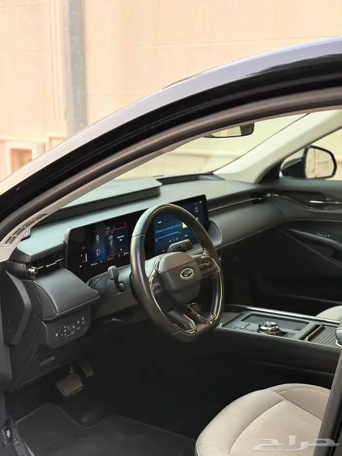 فورد توروس 2023 اللون اسود 8