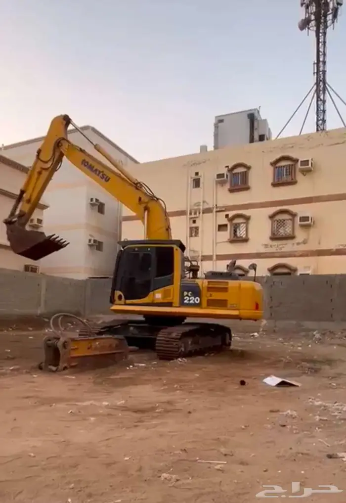 للبيع بوكلين كوماتسو 2019 المقاس 220 باكت دقاق الممشى 2000 0