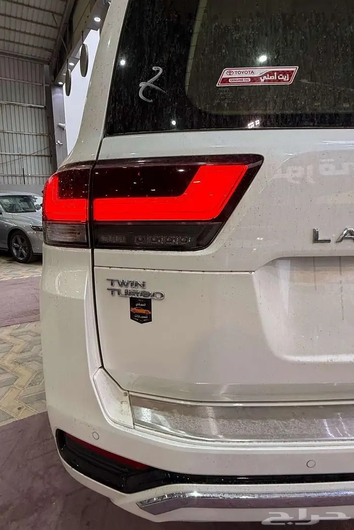 تويوتا لاندكروزر GXR بنزين 2025 3