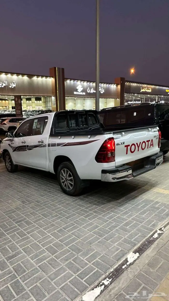 تويوتا هايلكس غمارتين GLX2 بنزين جنوط 2025 3