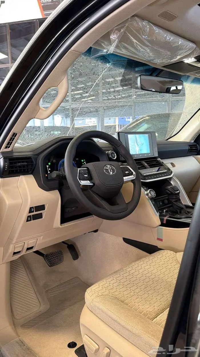 تويوتا لاندكروزر GXR ديزل نص فل2025 بريمي مع شهادة المنشأ 1