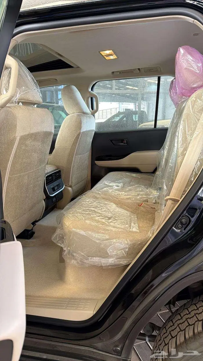 تويوتا لاندكروزر GXR ديزل نص فل2025 بريمي مع شهادة المنشأ 3