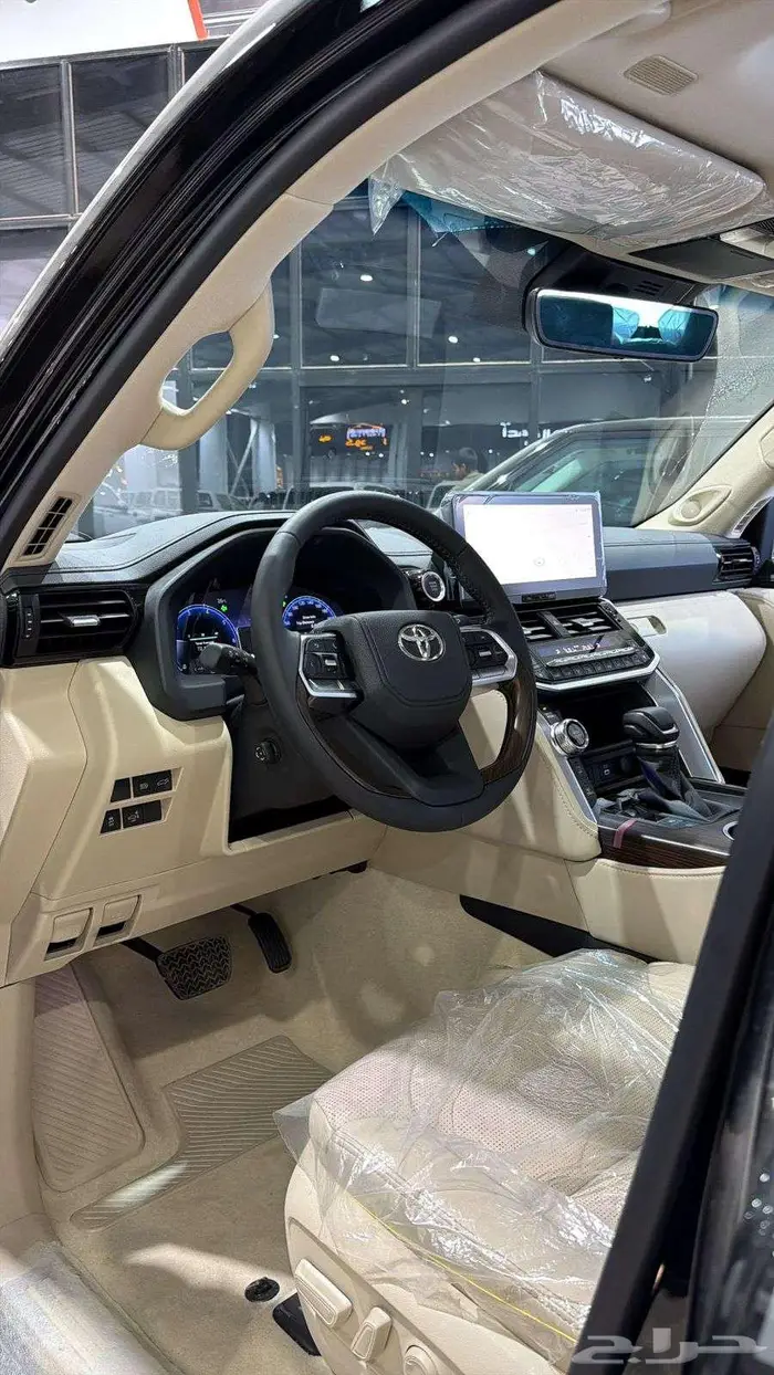 تويوتا لاندكروزر VX خليجي 2025 1