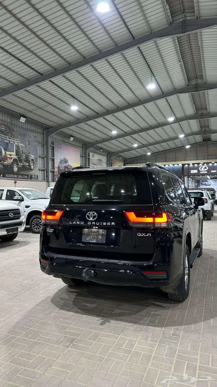 تويوتا لاند كروزر GXRدبزل موديل 2024 عداد 40الف كم 6