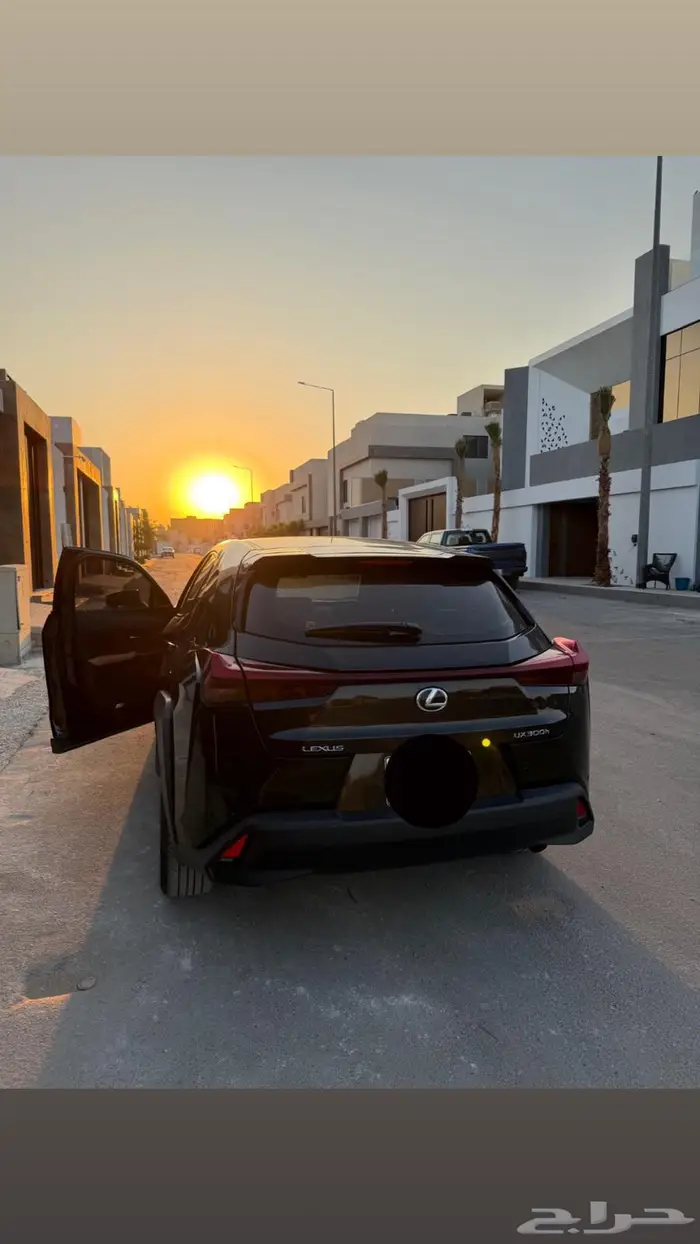 لكزس ux300 موديل 2024 1