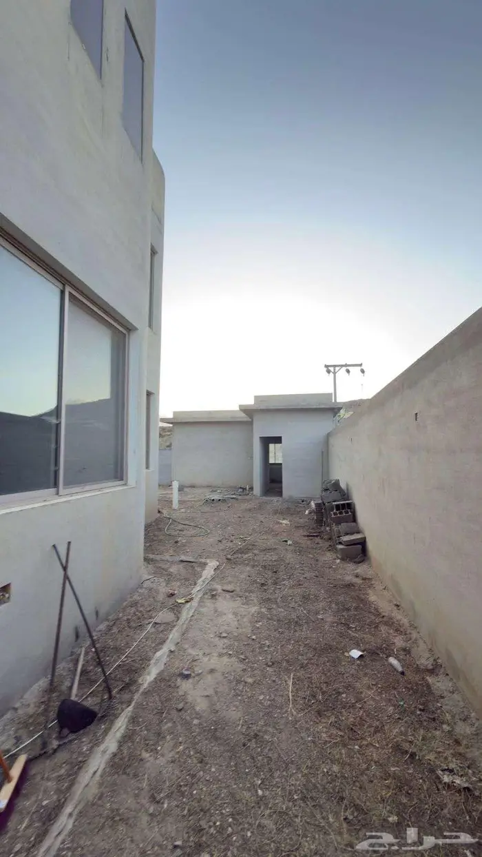 فلتين للبيع حي التعاون المعتق بناء شخصي دورين وملحق لكل فلة 5