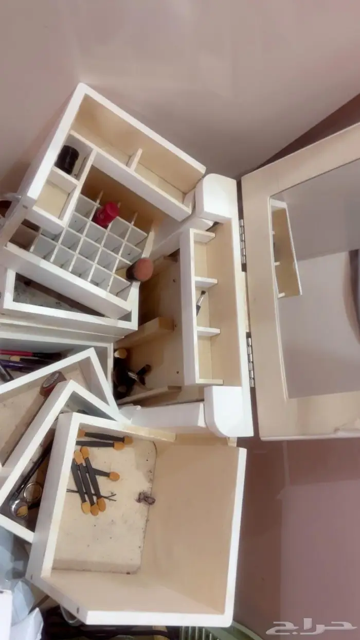 دولاب مكياج 1