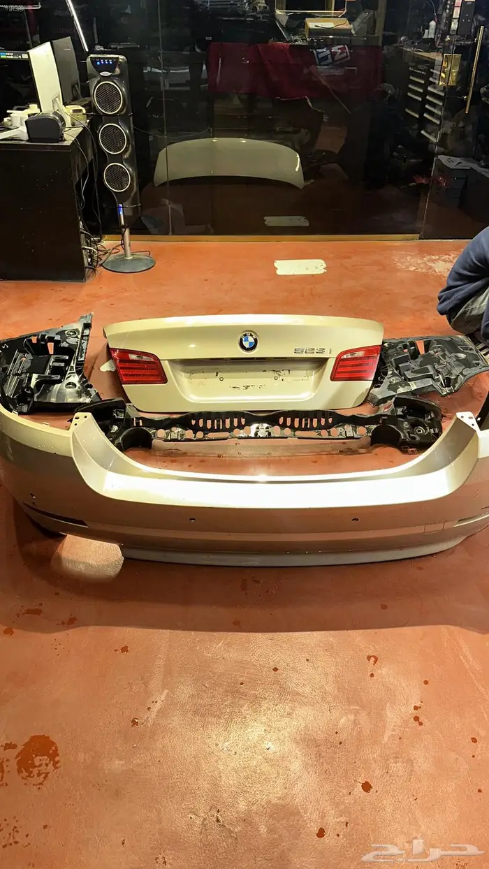قطع للبيع واجهة وخلفية شمعات BMW F10 523 2011 6