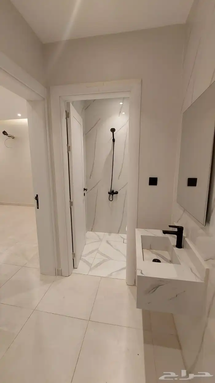 شقة للايجار 4 غرف حي الواحة 4