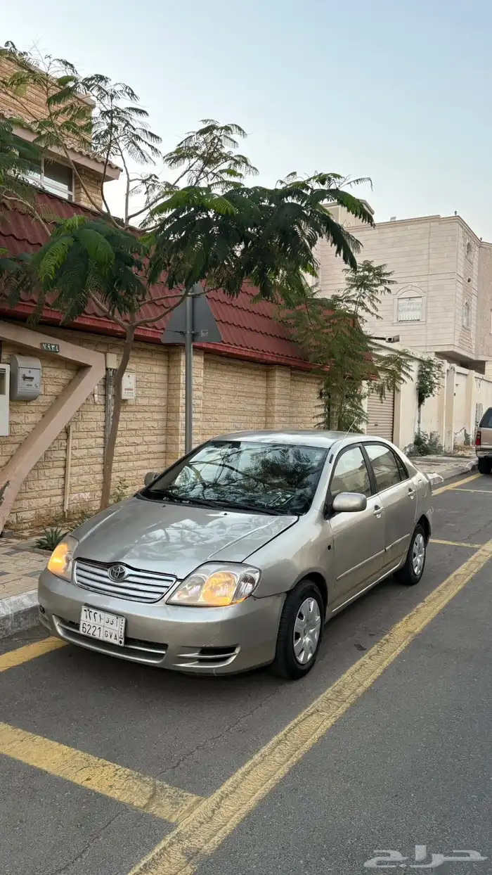 للبيع كورولا 2004 3