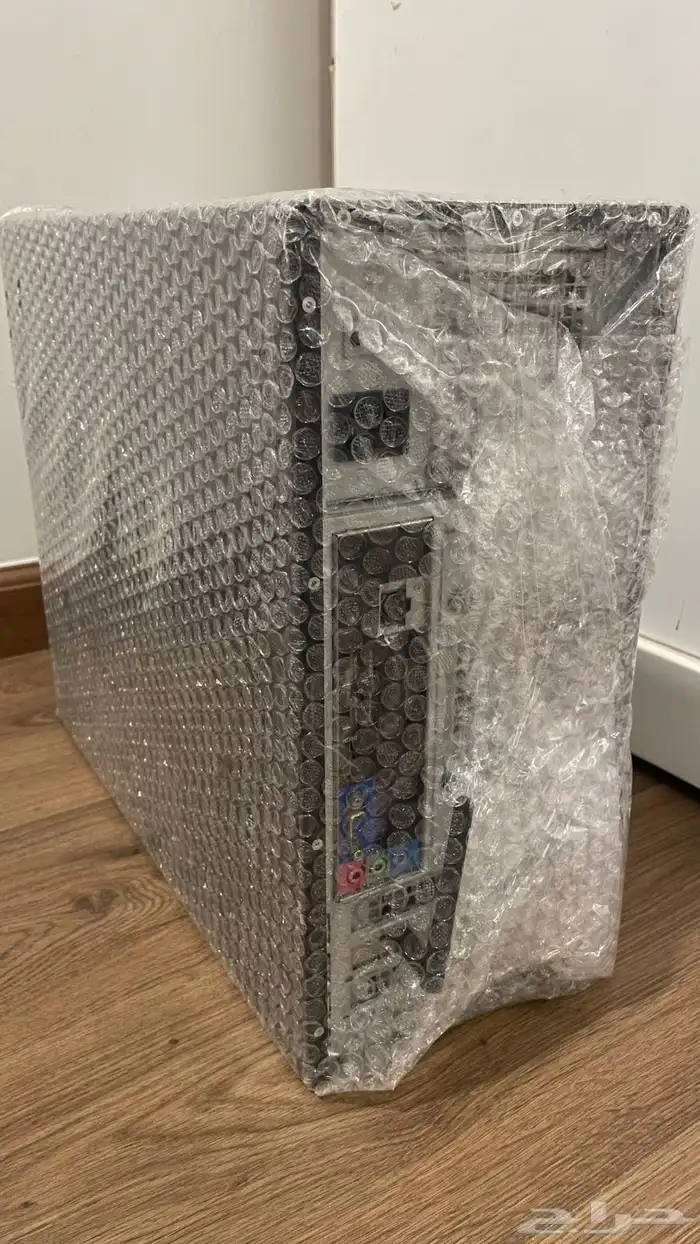 كمبيوتر مكتبي جديد ما استخدم ابدا مع شاشته 3