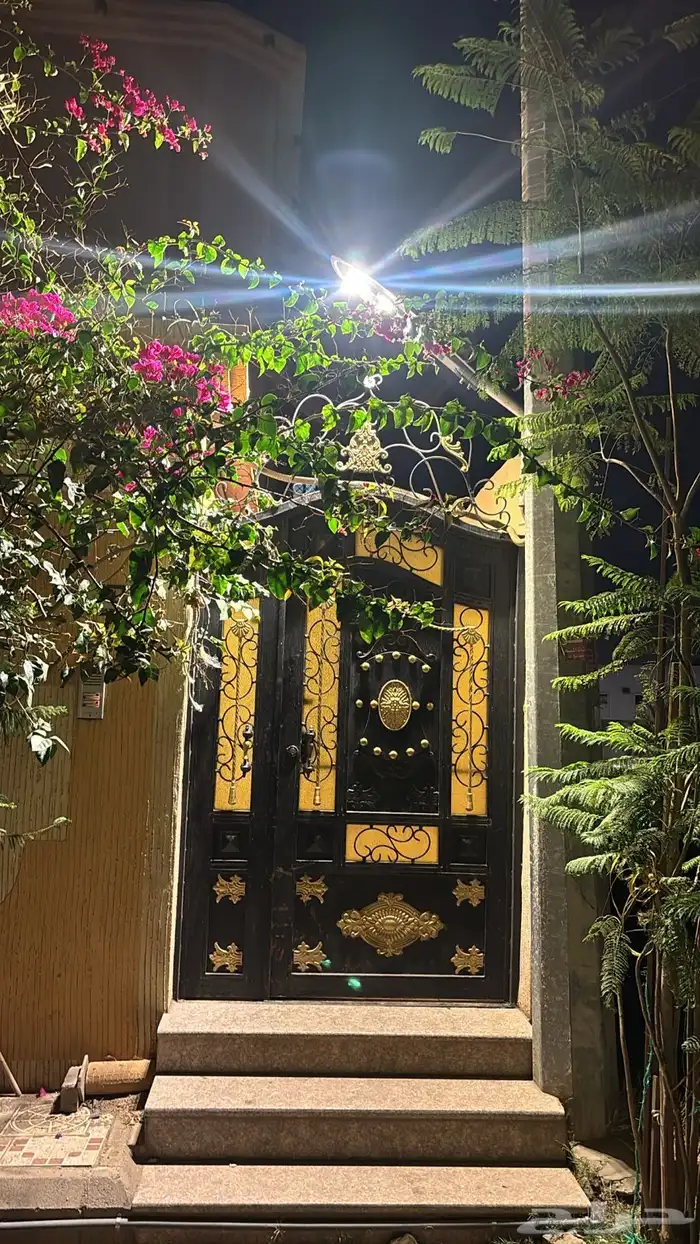 شقة للايجار 5 غرف دور ثاني 1