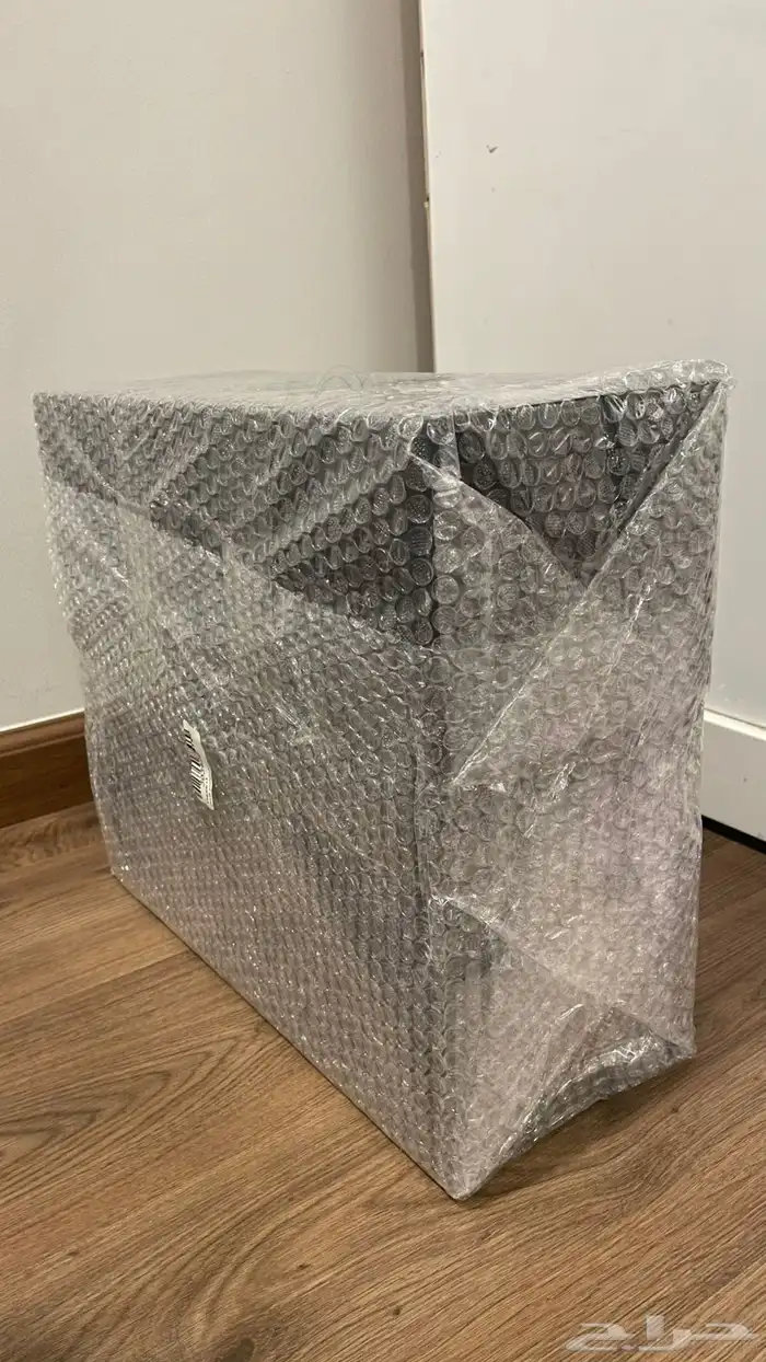 كمبيوتر مكتبي جديد ما استخدم ابدا مع شاشته 0