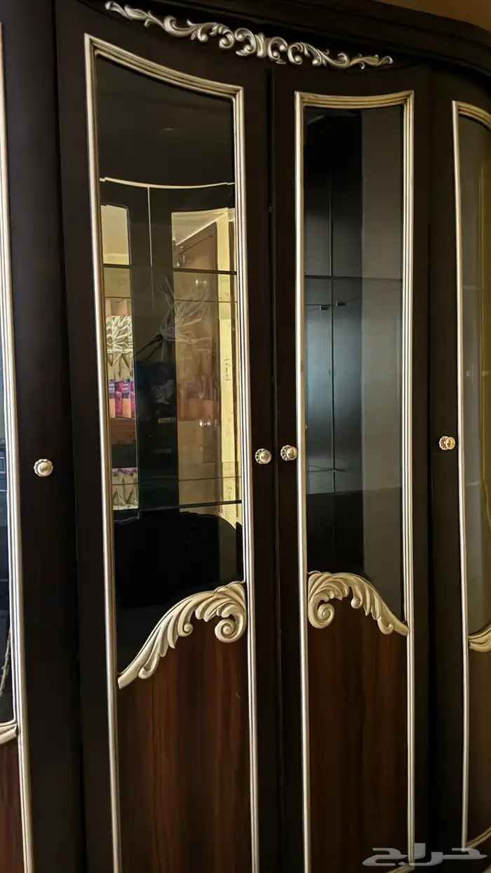 طاولة طعام 10 كراسي نظيفه مع دولاب وطاولة بوفيه 6