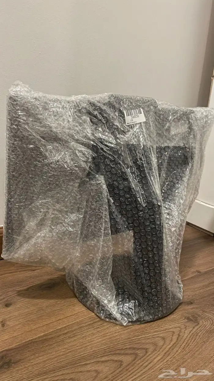 كمبيوتر مكتبي جديد ما استخدم ابدا مع شاشته 2