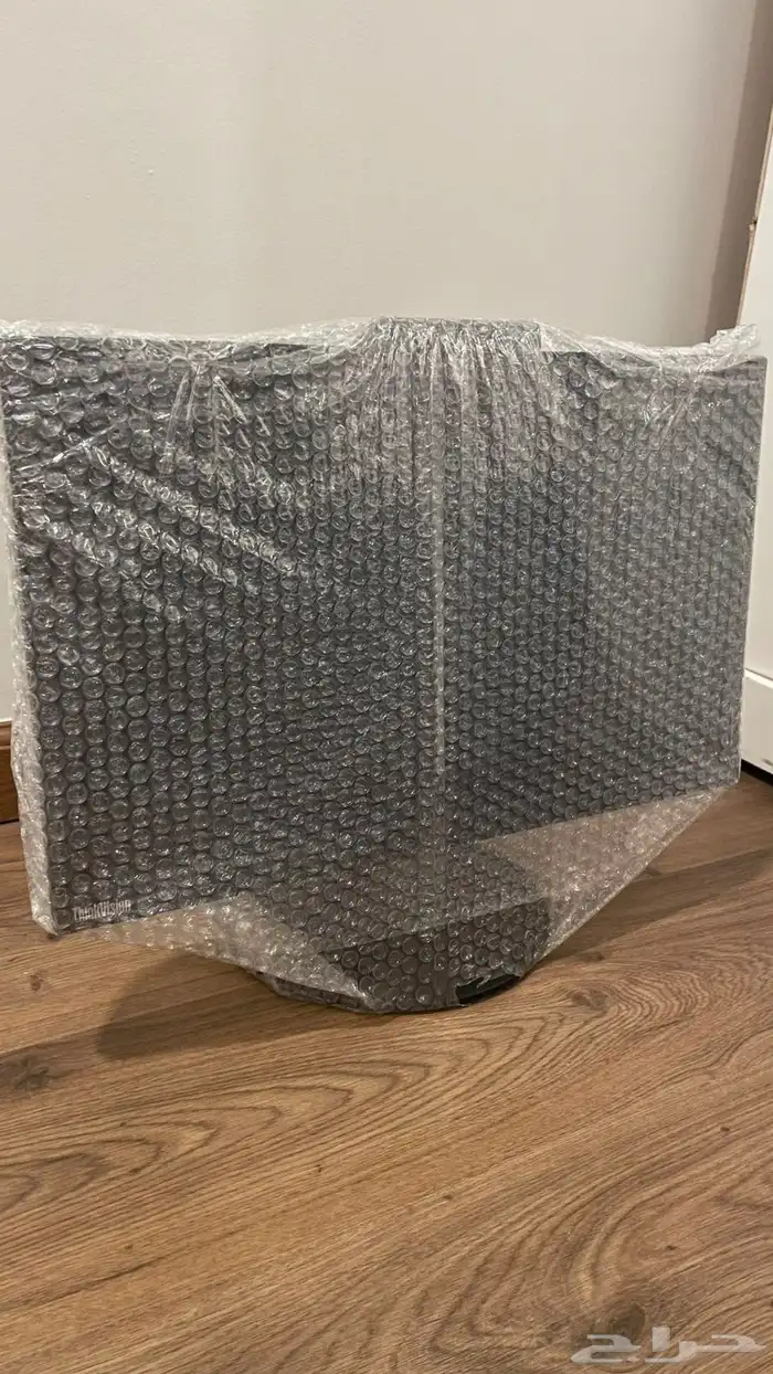 كمبيوتر مكتبي جديد ما استخدم ابدا مع شاشته 4