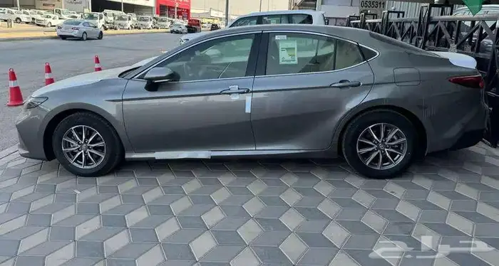 تويوتا كامري E بنزين 2025 21