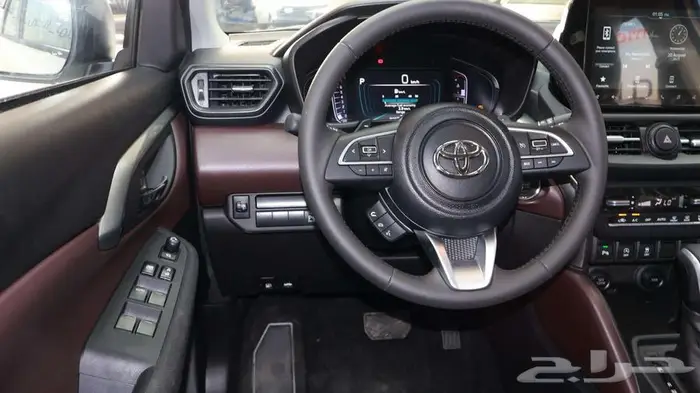 تويوتا اوربان كروز استاندر 2026 12