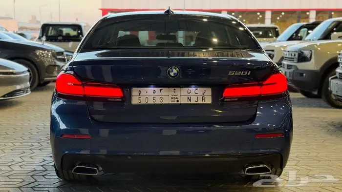 بي ام دبليو الفئة الخامسة 520i 2023 ( كاش و أقساط ) 11