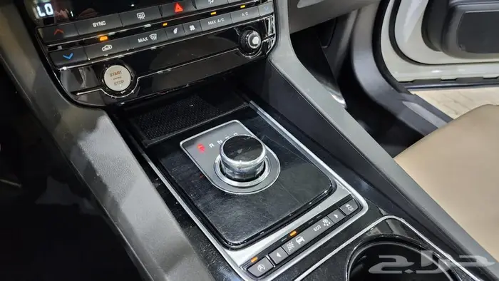 جاكور F Pace 2017 17