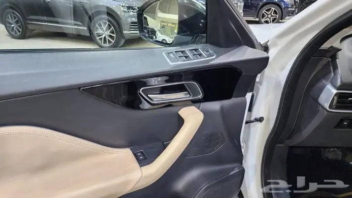 جاكور F Pace 2017 21