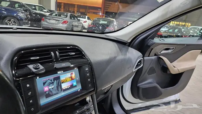 جاكور F Pace 2017 16