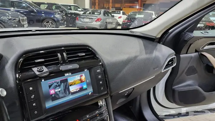 جاكور F Pace 2017 12