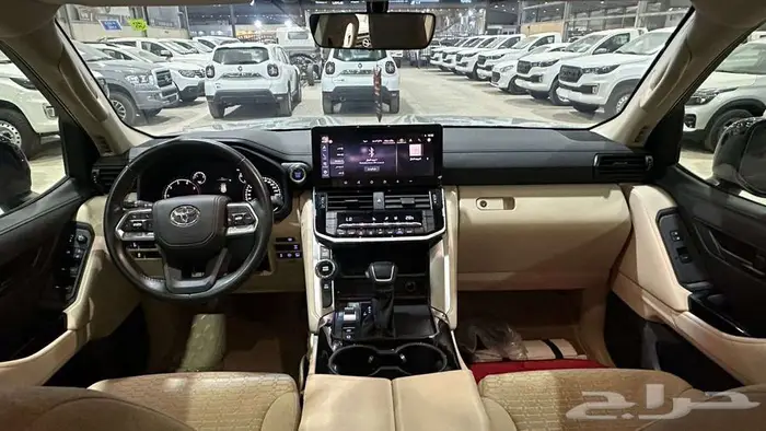 تويوتا لاند كروزر GXRدبزل موديل 2024 عداد 40الف كم 2