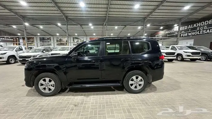 تويوتا لاند كروزر GXRدبزل موديل 2024 عداد 40الف كم 5