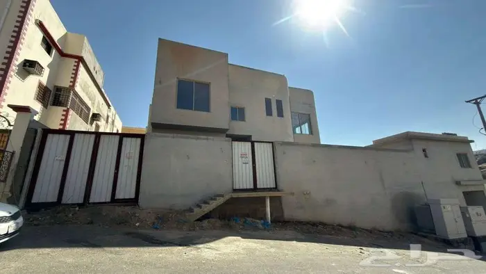 فلتين للبيع حي التعاون المعتق بناء شخصي دورين وملحق لكل فلة 1