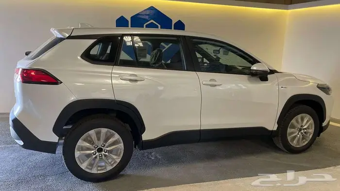 تويوتا كرولا كروس 2025 هايبرد LE 1