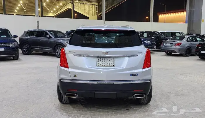 كاديلاك XT5 2017 11