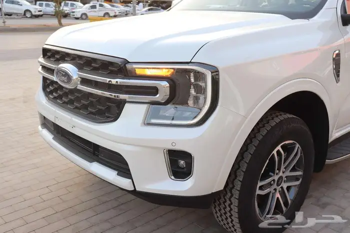 فورد ايفرست XLT بنزين 2025 العائلية نصف فل اقل الاسعار 9