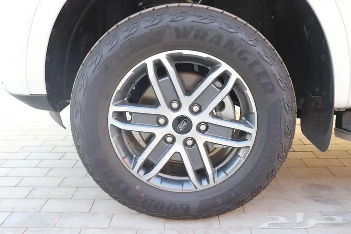 فورد ايفرست XLT بنزين 2025 العائلية نصف فل اقل الاسعار 18