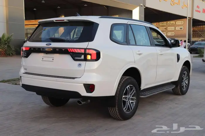 فورد ايفرست XLT بنزين 2025 العائلية نصف فل اقل الاسعار 16
