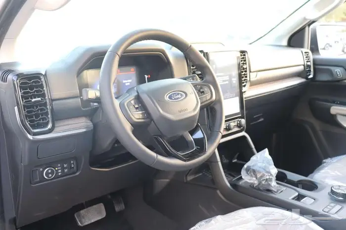 فورد ايفرست XLT بنزين 2025 العائلية نصف فل اقل الاسعار 15