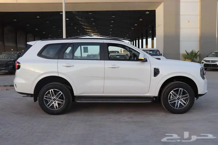 فورد ايفرست XLT بنزين 2025 العائلية نصف فل اقل الاسعار 12