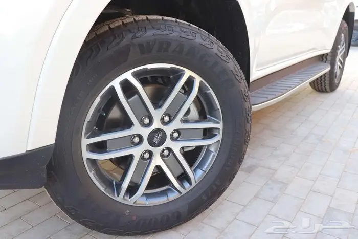 فورد ايفرست XLT بنزين 2025 العائلية نصف فل اقل الاسعار 14