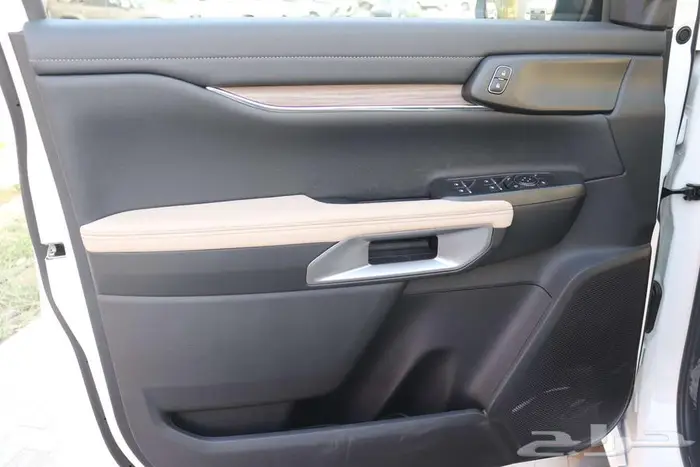 فورد ايفرست XLT بنزين 2025 العائلية نصف فل اقل الاسعار 28