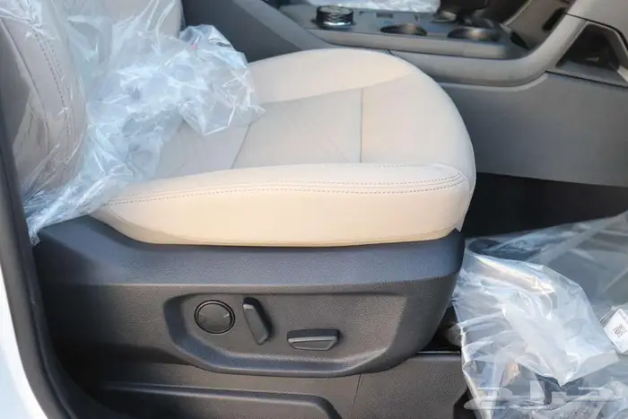 فورد ايفرست XLT بنزين 2025 العائلية نصف فل اقل الاسعار 30