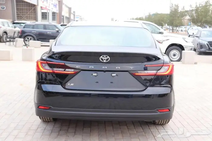 تويوتا كامري LE بنزين لون اسود 2025 تسليم فوري كاش واقساط 7
