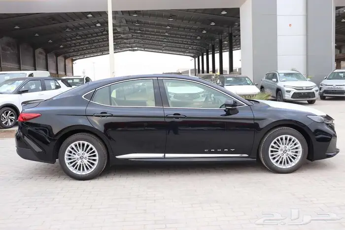 تويوتا كامري LE بنزين لون اسود 2025 تسليم فوري كاش واقساط 12