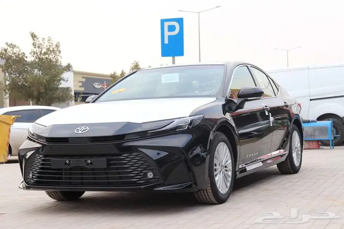 تويوتا كامري LE بنزين لون اسود 2025 تسليم فوري كاش واقساط 0