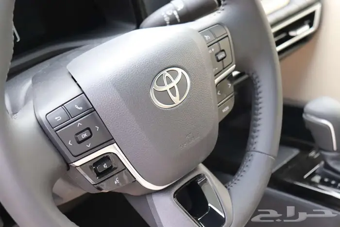 تويوتا كامري LE بنزين لون اسود 2025 تسليم فوري كاش واقساط 20