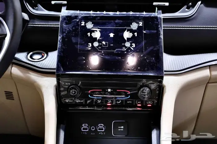 جيب جراند شيروكي لاريدو 2025 الخضر للسيارات 16