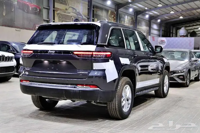 جيب جراند شيروكي لاريدو 2025 الخضر للسيارات 5