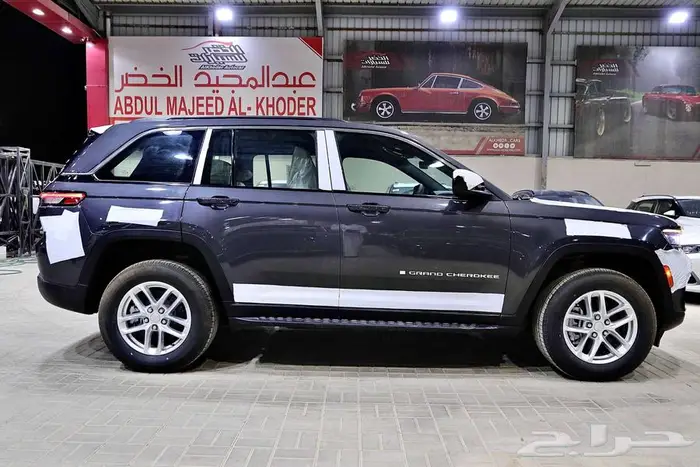 جيب جراند شيروكي لاريدو 2025 الخضر للسيارات 7