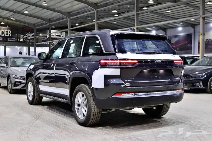 جيب جراند شيروكي لاريدو 2025 الخضر للسيارات 4